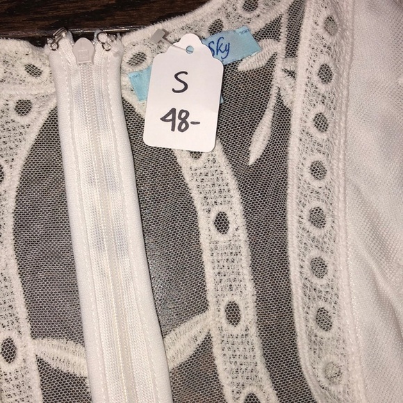 She + Sky size medium lace romantic romper - Picture 3 of 5